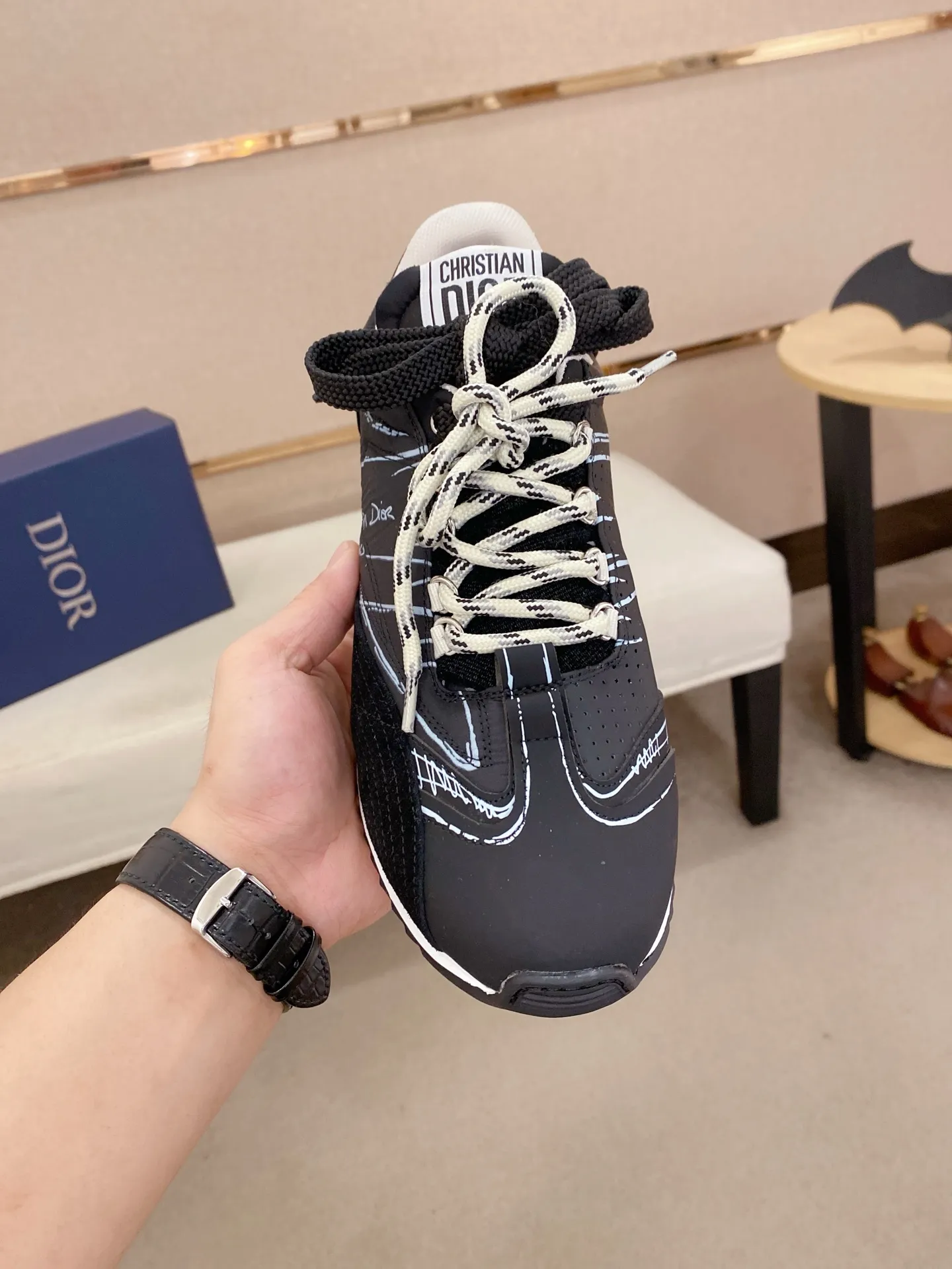 Men's shoes💰: 500💰Couple style💏 [Dior·Dior] New casual sports style men's shoes, new spring and summer design, perfect workmanship, lace-up lazy style to create wardrobe quality, upper: imported first-layer cowhide, mesh breathable lining soft and comfortable, ultra-light TPU wear-resistant outsole, simple, versatile fashion men's shoes, excellent color code number 35--44. (45,46 customized items are not returnable or exchangeable)